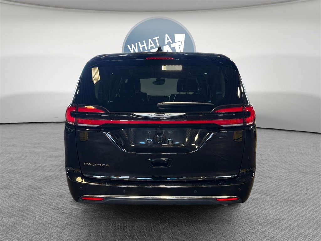 Used 2024 Chrysler Pacifica Touring-L image 5