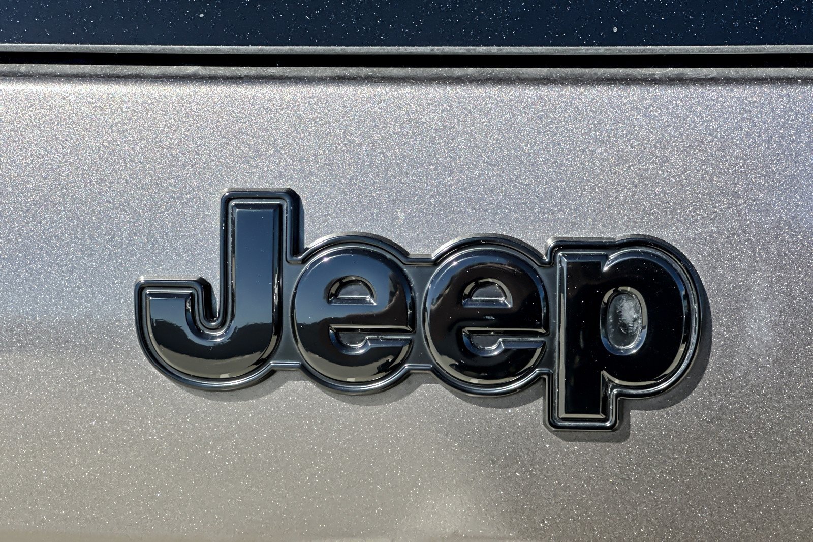 Used 2018 Jeep Cherokee Latitude w/ Altitude Package FWD image 26