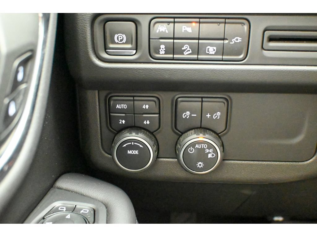 Used 2022 Chevrolet Tahoe Z71 w/ Luxury Package AWD/4WD image 31