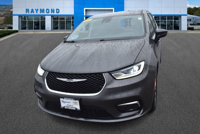 Used 2023 Chrysler Pacifica Touring-L image 7