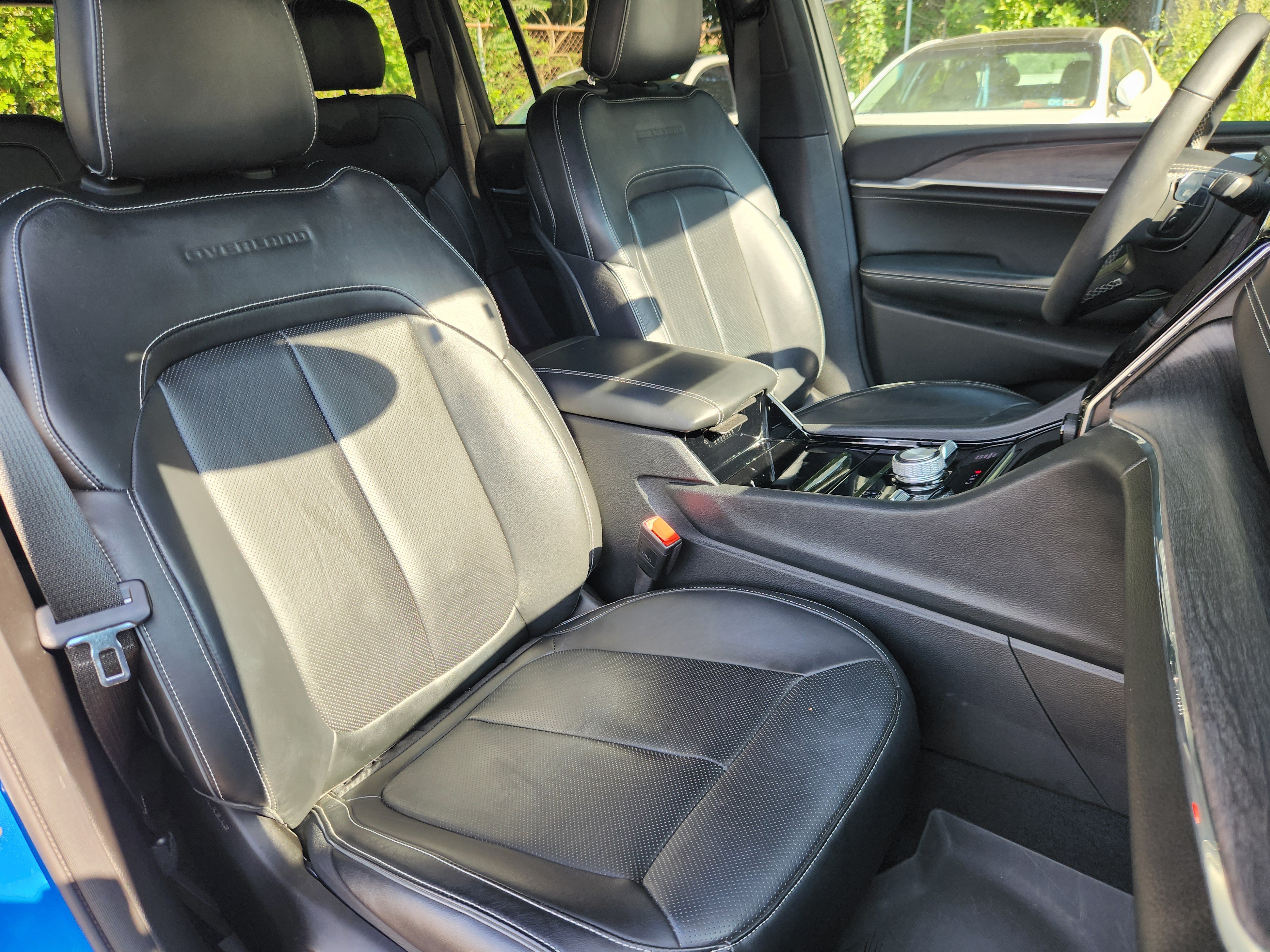 Used 2023 Jeep Grand Cherokee Overland AWD/4WD image 15