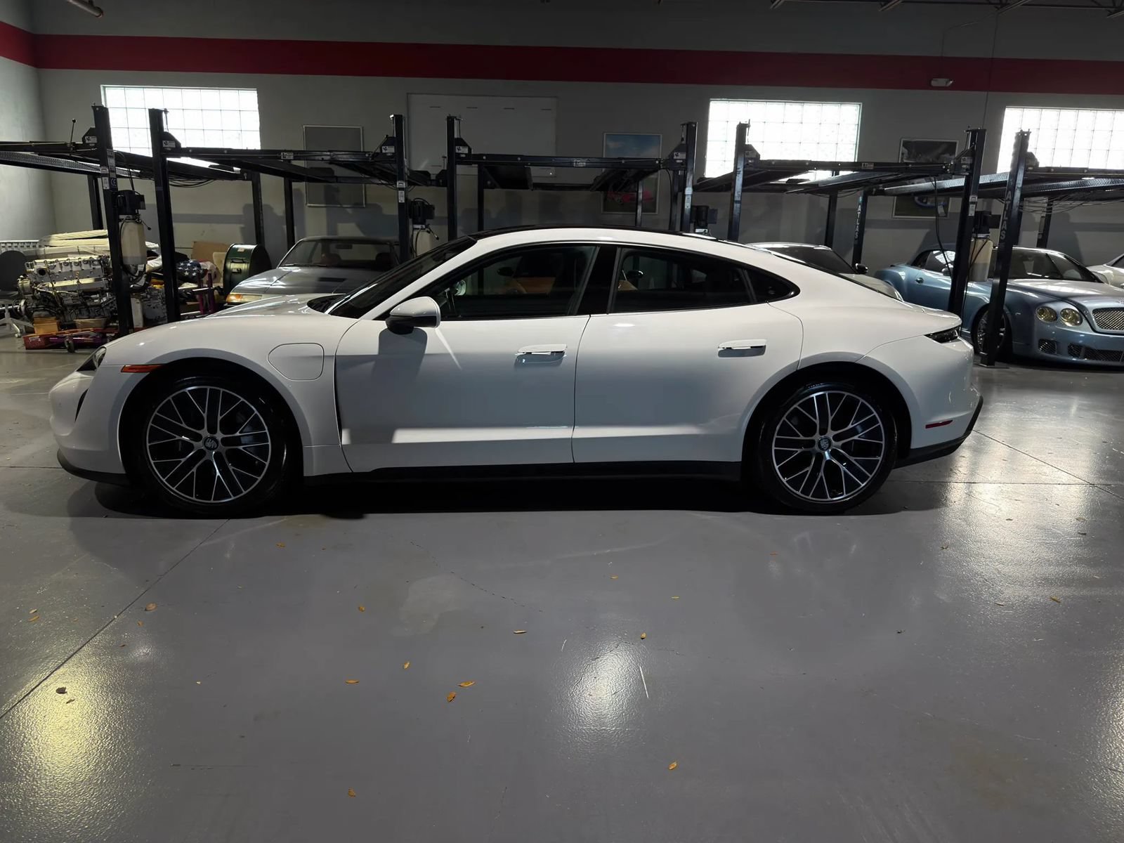 Used 2022 Porsche Taycan RWD image 37
