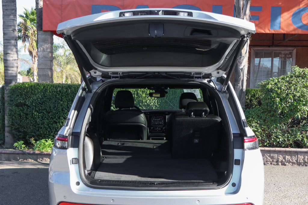 Used 2024 Jeep Grand Cherokee Altitude RWD image 6