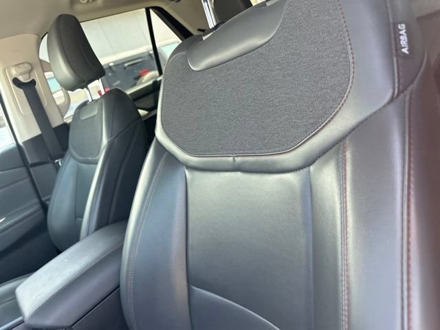 Used 2025 Ford Explorer Active w/ Active Comfort Package RWD image 3