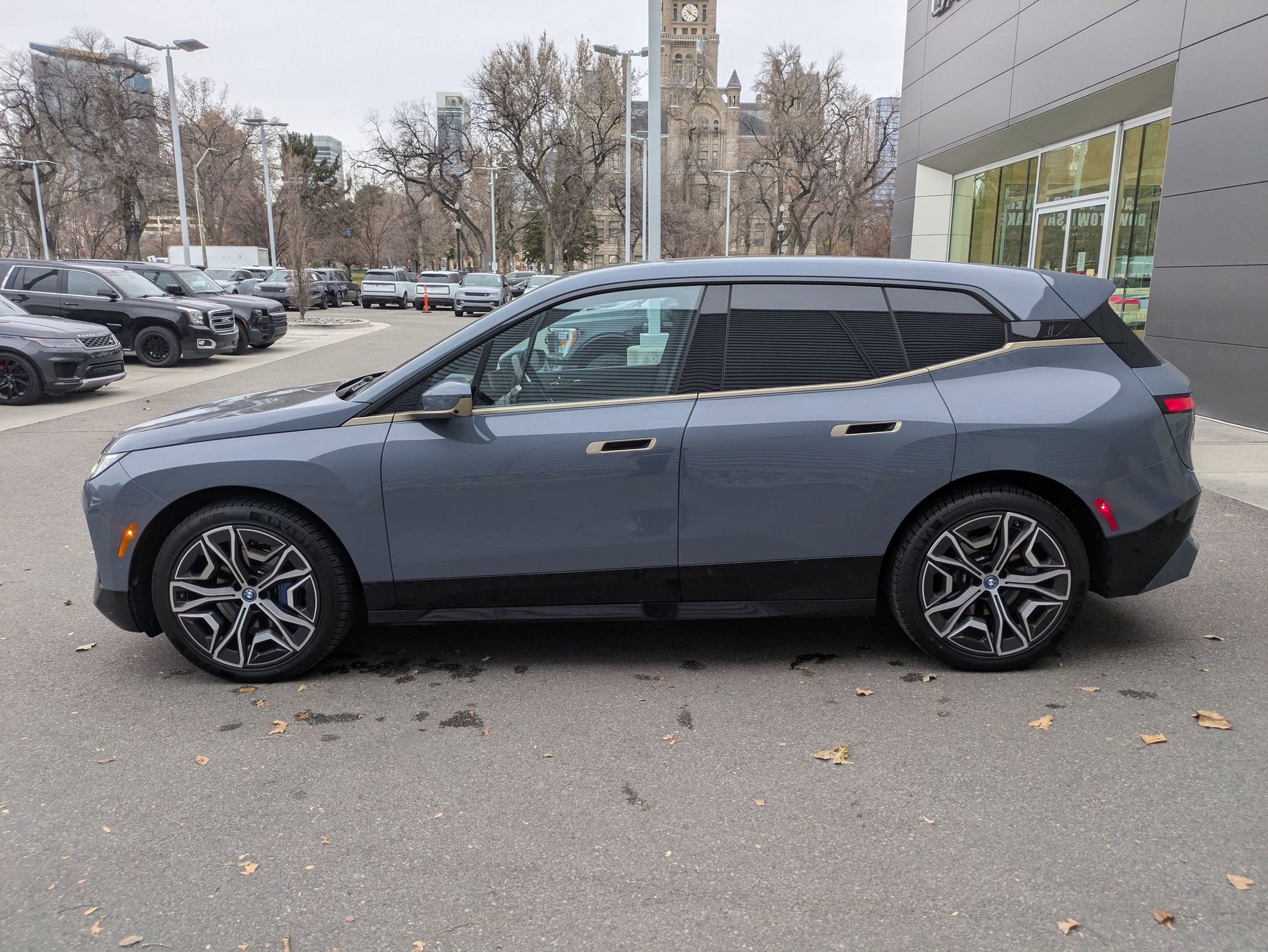 Used 2022 BMW iX xDrive50 w/ Premium Package image 7