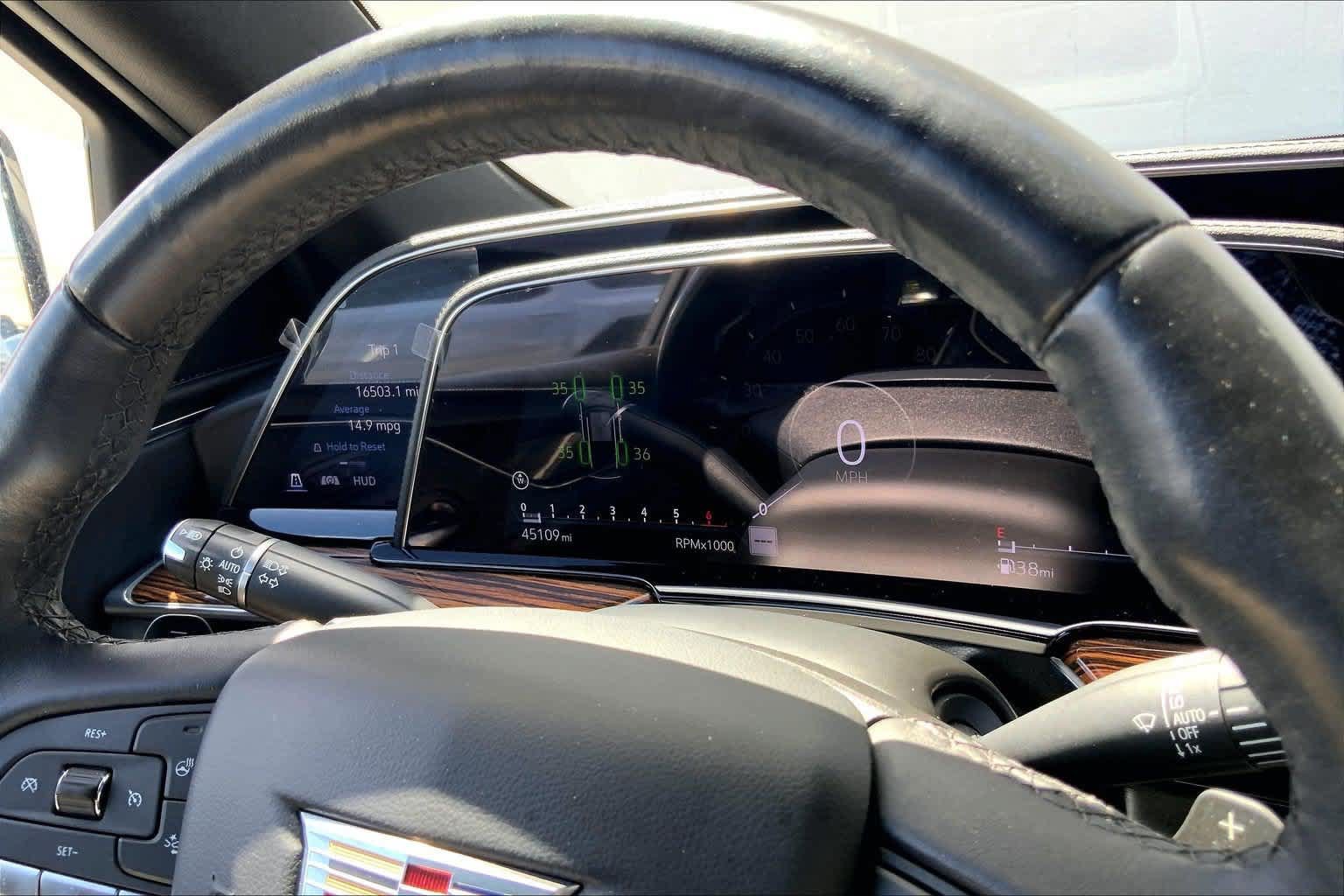 Used 2022 Cadillac Escalade Premium Luxury RWD image 17