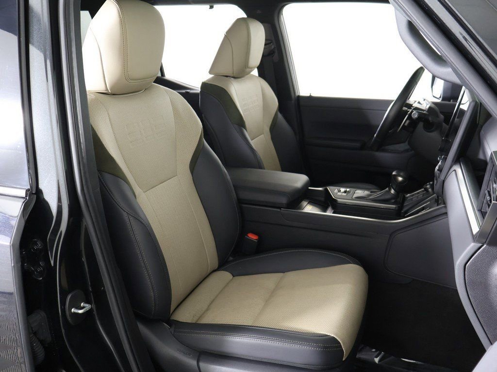 Used 2024 Lexus GX 550 image 37