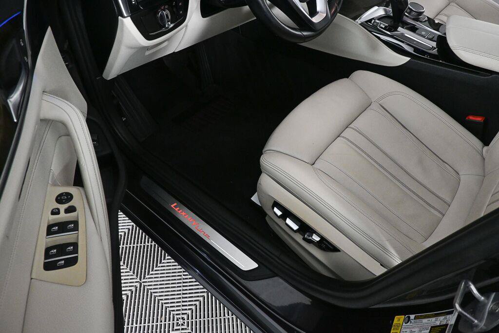 Used 2019 BMW 530i w/ Luxury Package RWD image 7