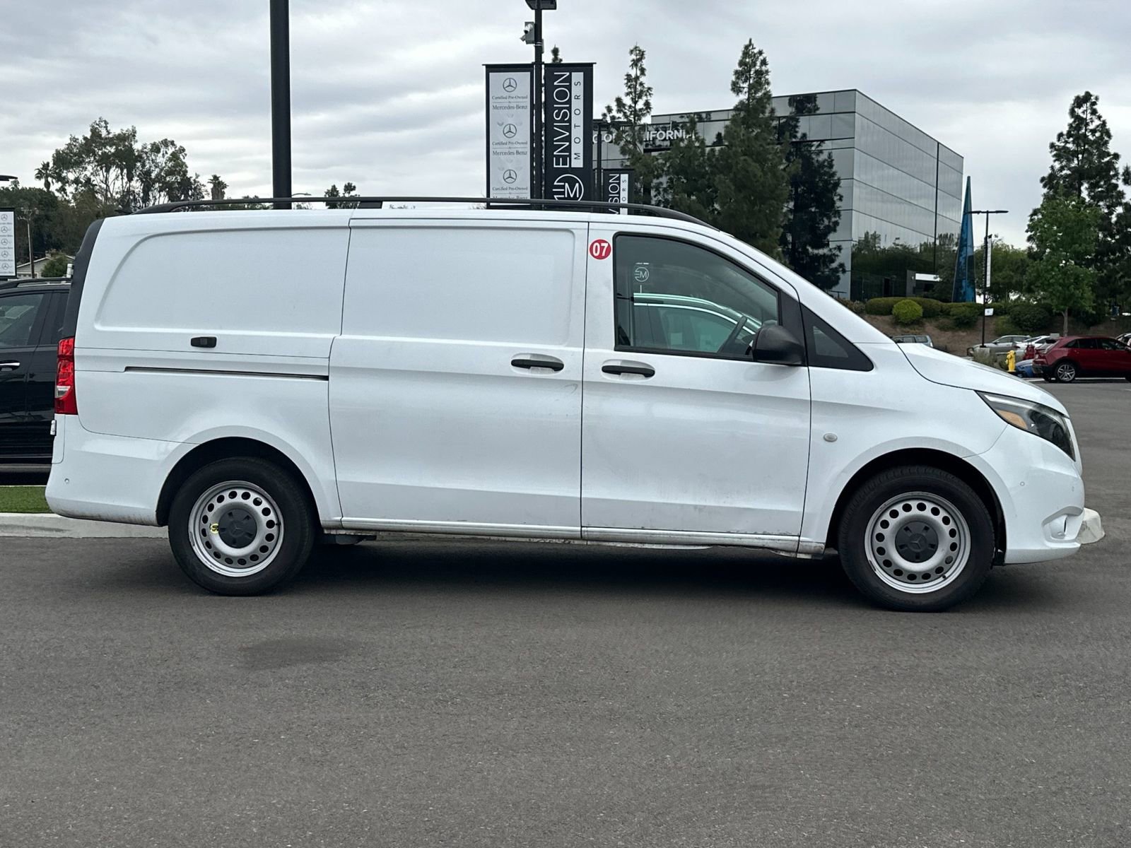 Used 2022 Mercedes-Benz Metris image 2