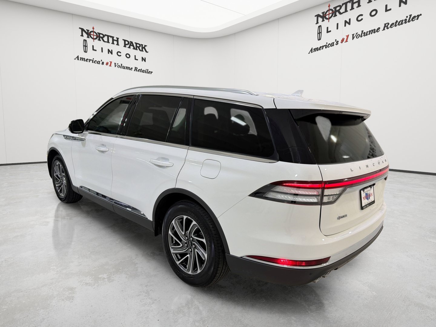 Used 2024 Lincoln Aviator 2WD image 25