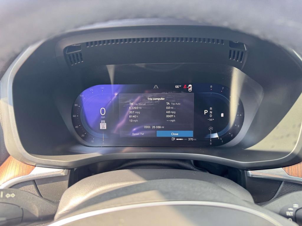 Certified 2023 Volvo XC60 B5 Plus image 23