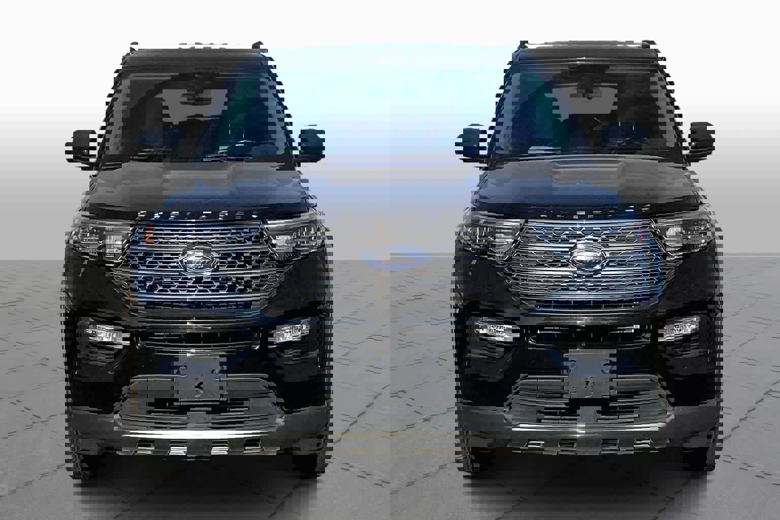 Used 2021 Ford Explorer XLT w/ Equipment Group 202A image 4