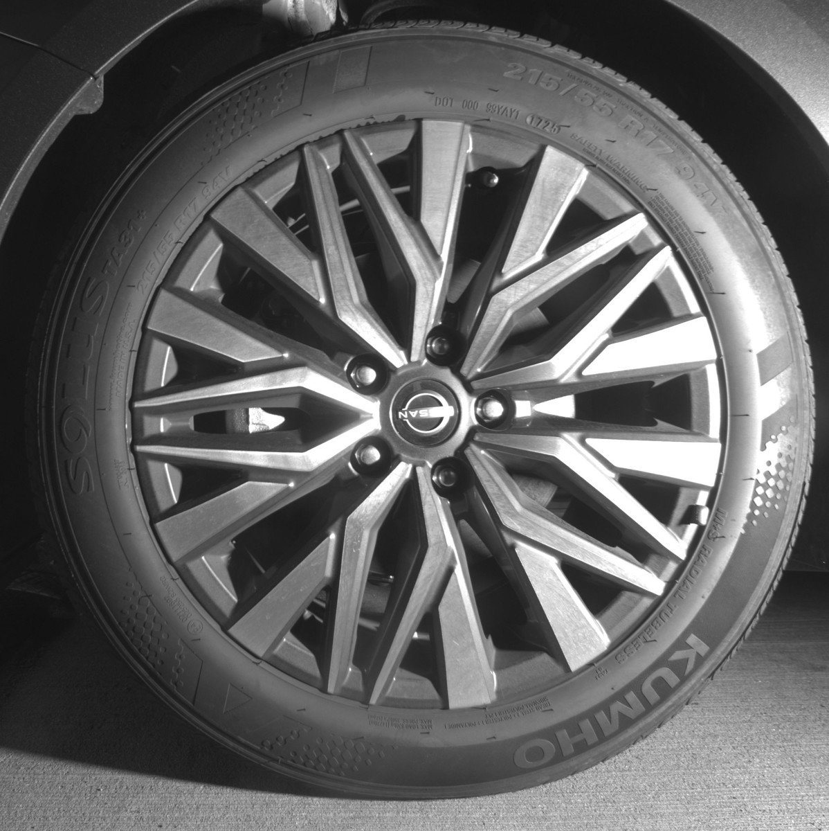 Used 2025 Nissan Altima 2.5 SV FWD image 12