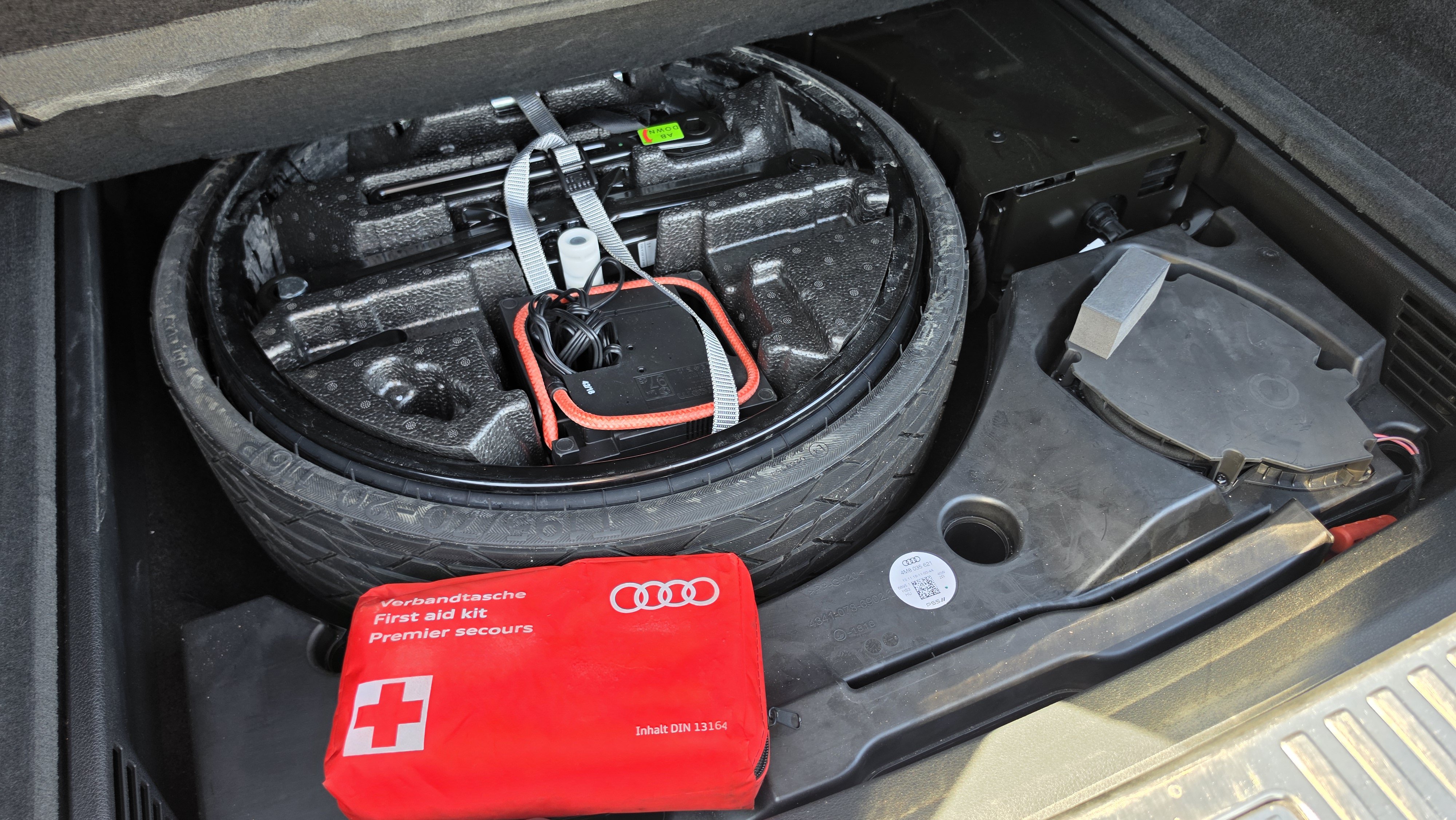 Used 2019 Audi Q8 Premium w/ Convenience Package AWD/4WD image 20