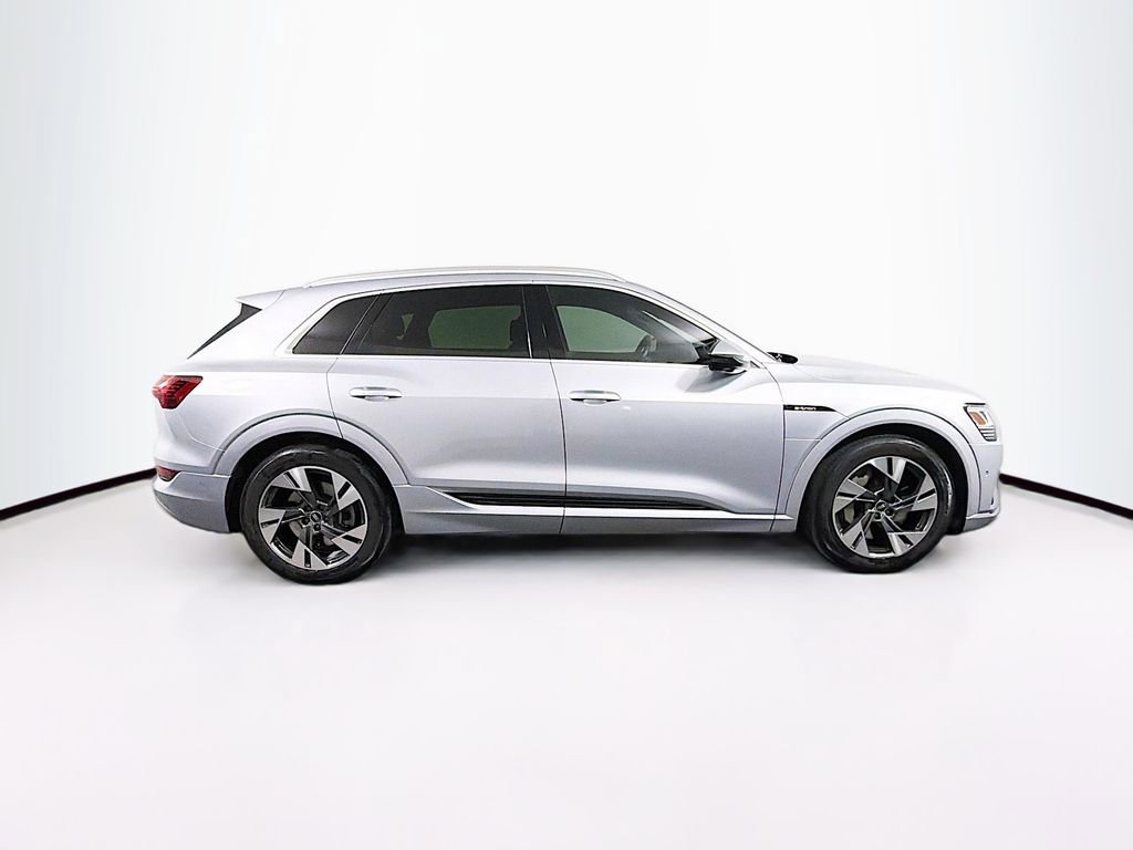 Used 2022 Audi e-tron Premium Plus image 8