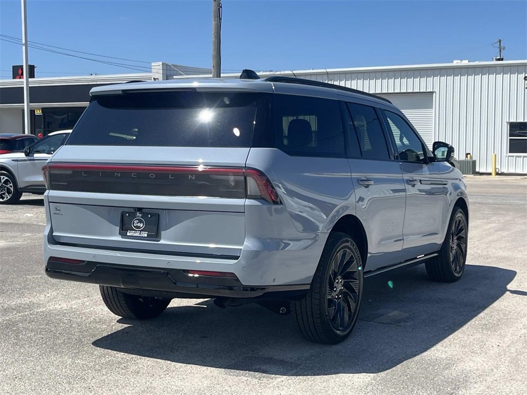 New 2025 Lincoln Navigator Reserve w/ Jet Appearance Package image 5