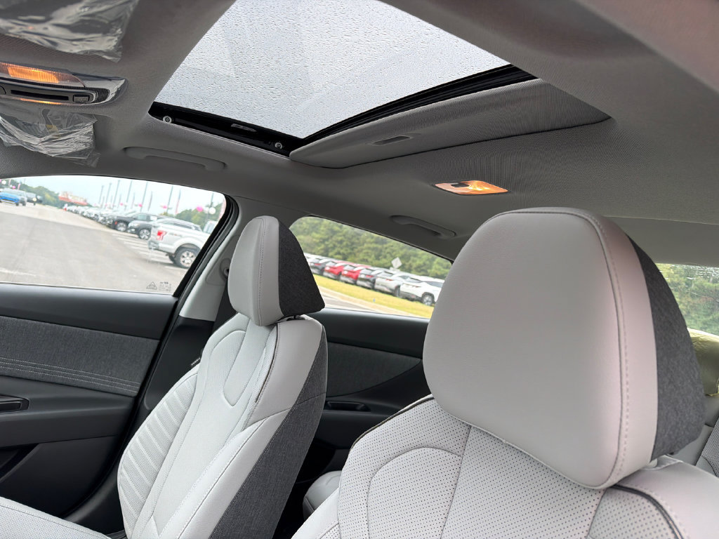 New 2026 Hyundai Elantra SEL Sport FWD image 33