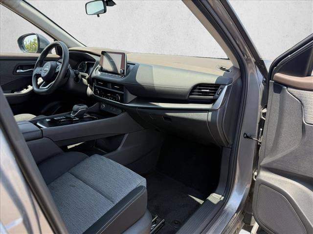 Used 2023 Nissan Rogue SV FWD image 12