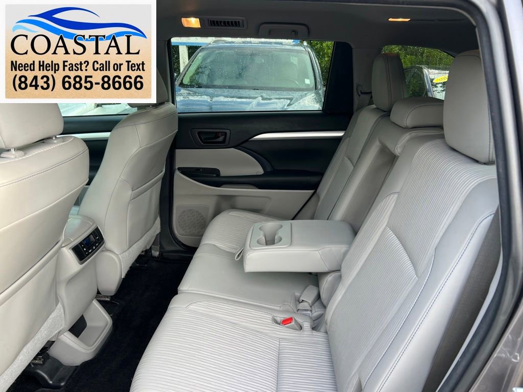 Used 2016 Toyota Highlander Plus FWD image 9