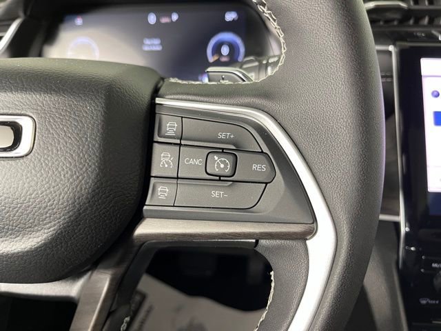 Used 2025 Jeep Grand Cherokee Limited AWD/4WD image 22