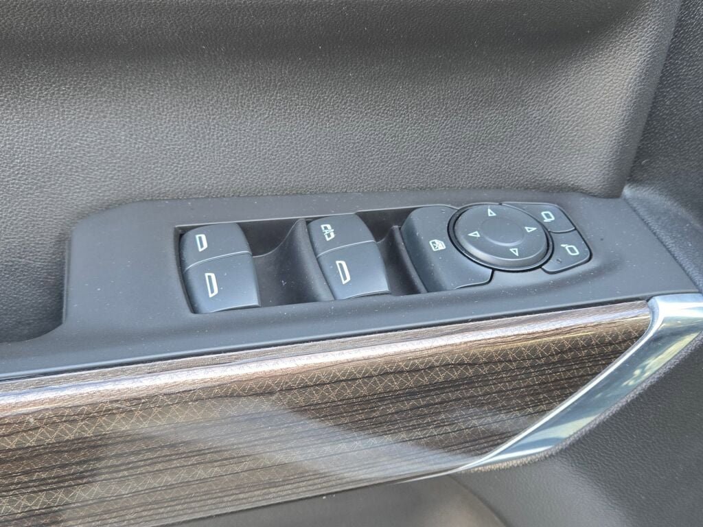 Used 2021 Chevrolet Silverado 1500 LT image 23