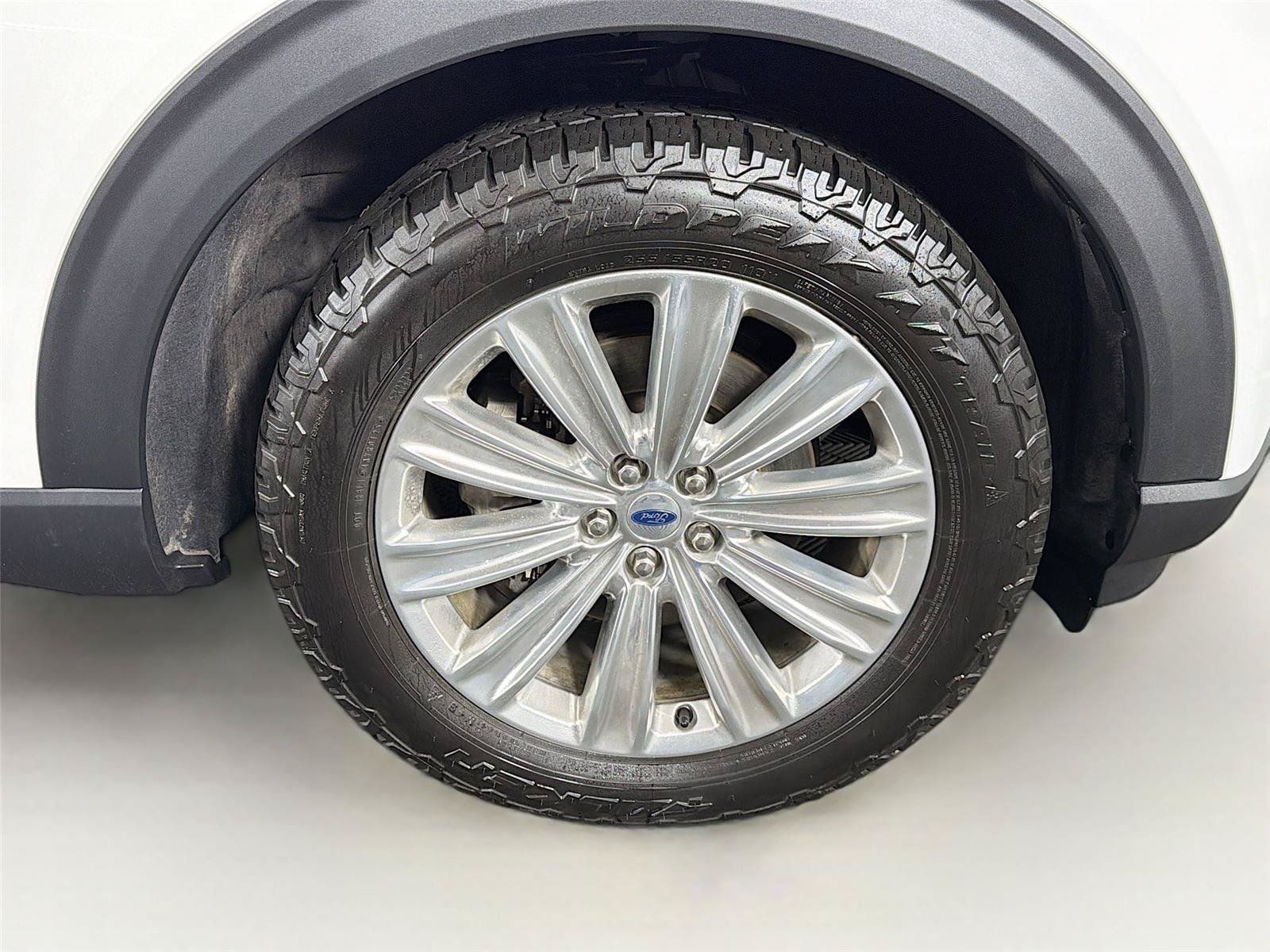 Used 2022 Ford Explorer Limited w/ Equipment Group 301A AWD/4WD image 37