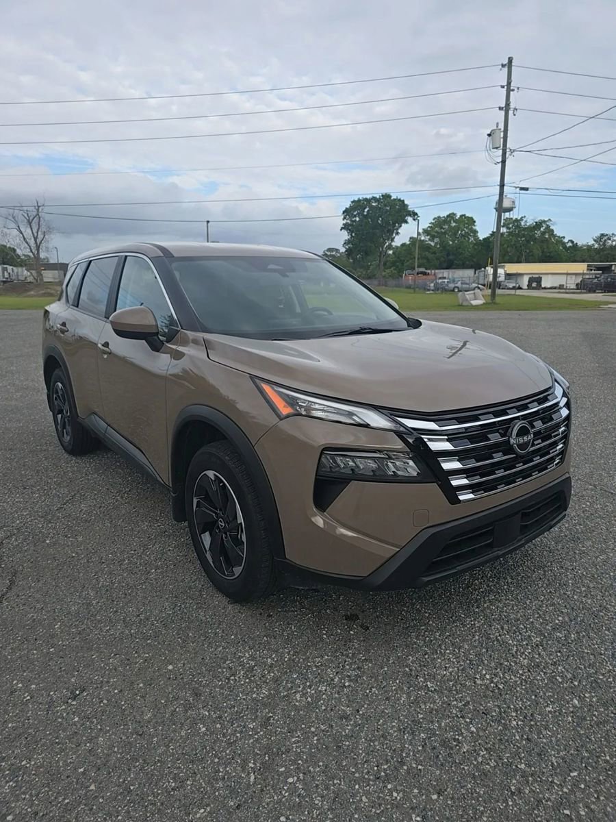 Used 2025 Nissan Rogue SV image 3