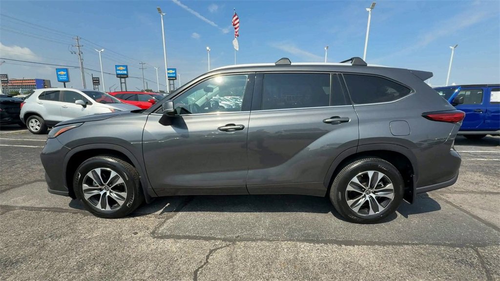 Used 2022 Toyota Highlander XLE image 5
