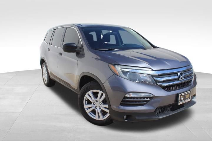 Used 2016 Honda Pilot LX image 2