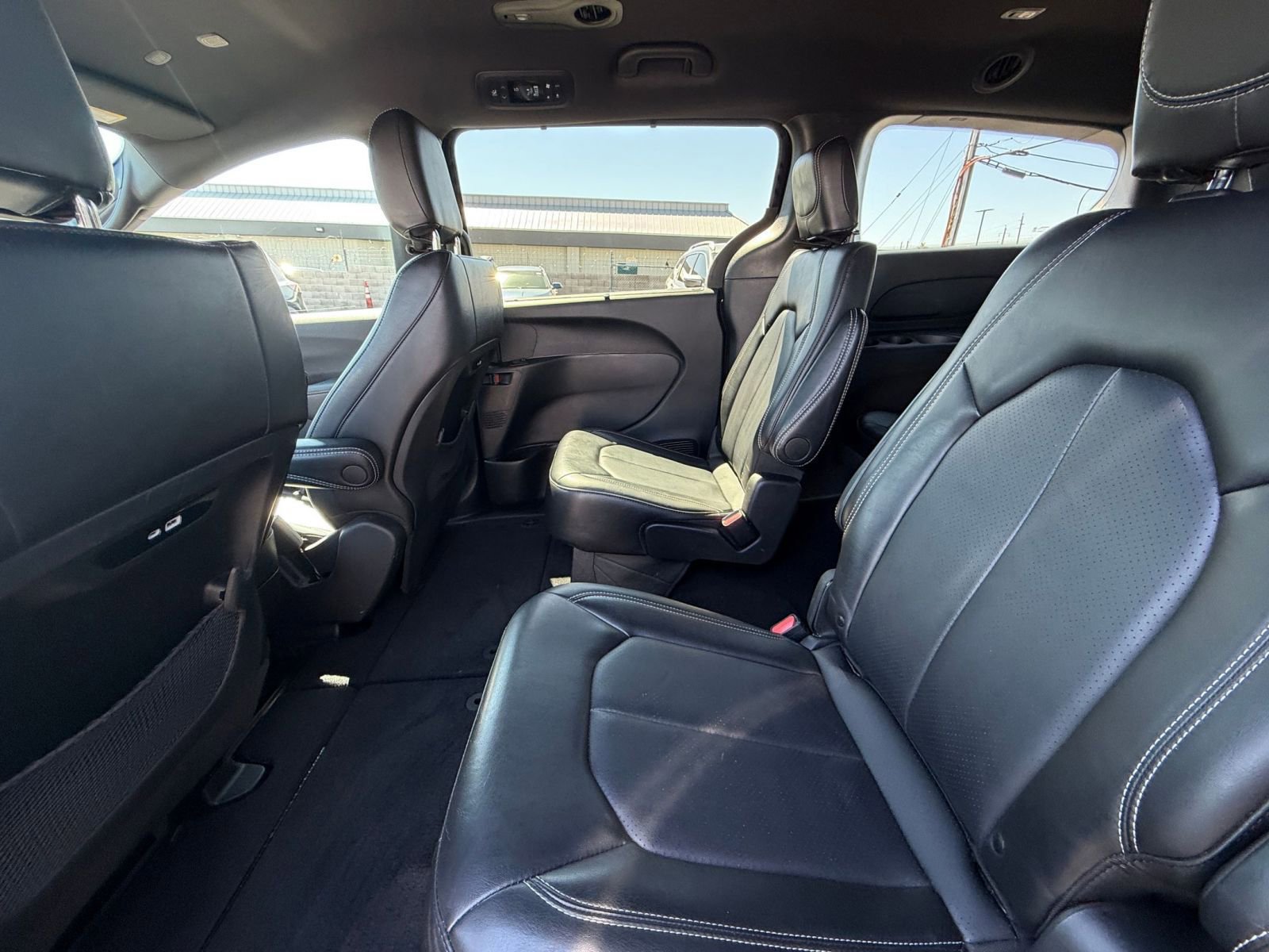 Used 2025 Chrysler Pacifica Select image 25