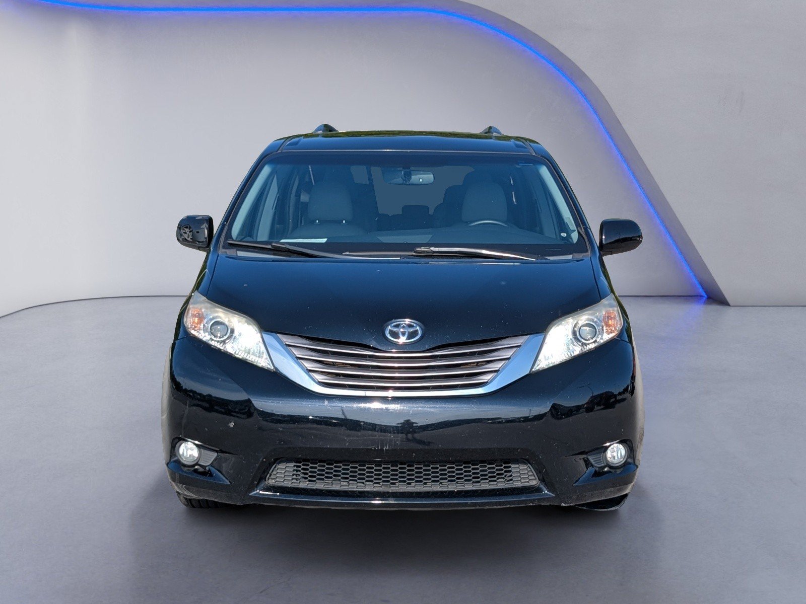 Used 2015 Toyota Sienna XLE FWD image 3