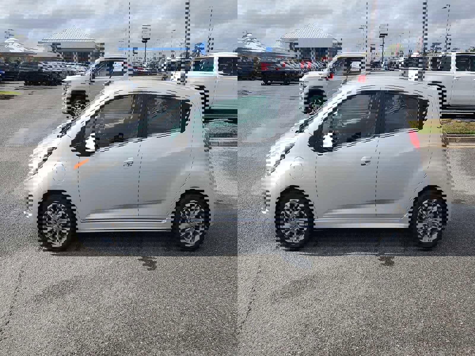 Used 2016 Chevrolet Spark LT image 2