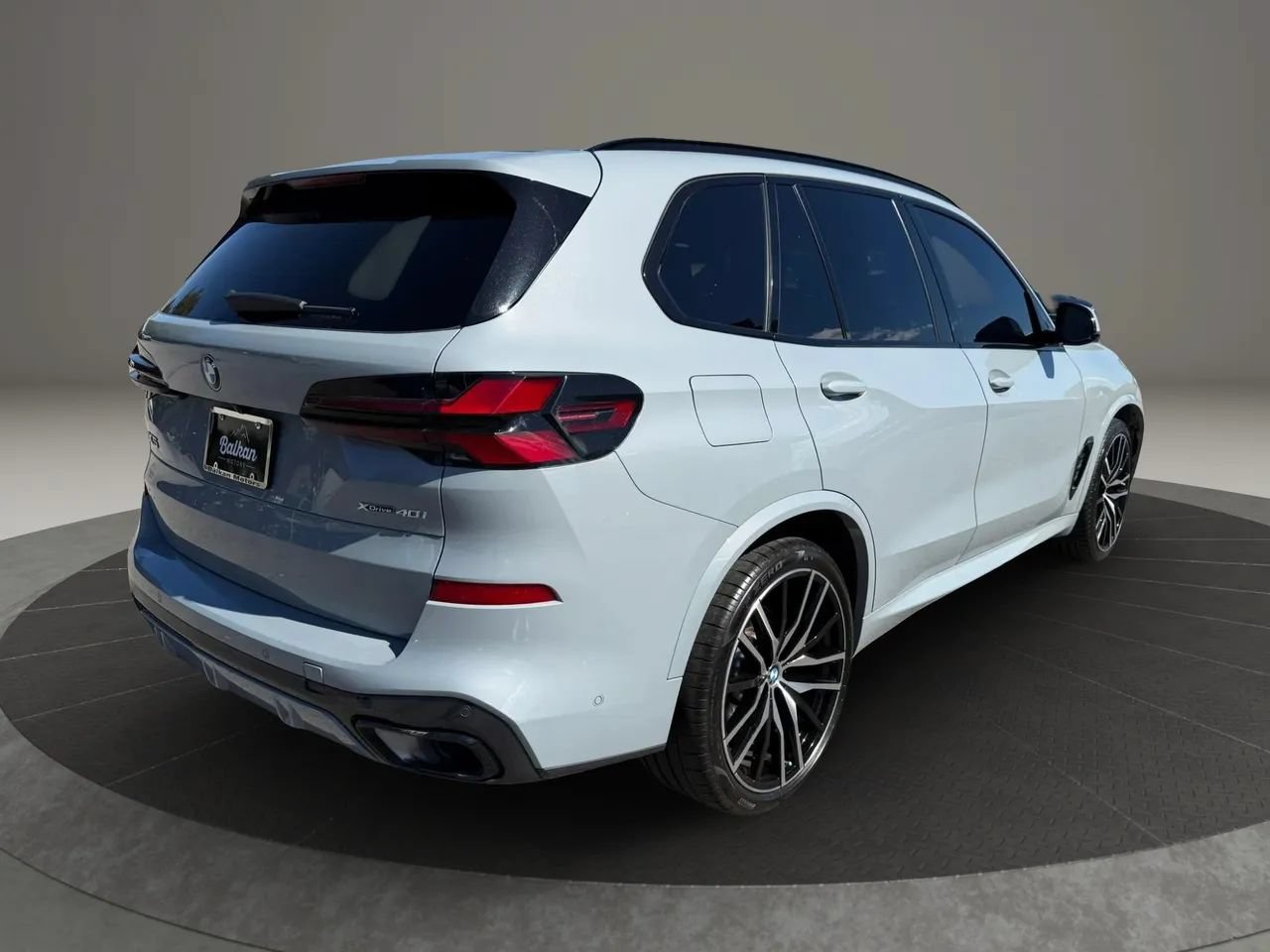 Used 2024 BMW X5 xDrive40i w/ M Sport Package AWD/4WD image 7