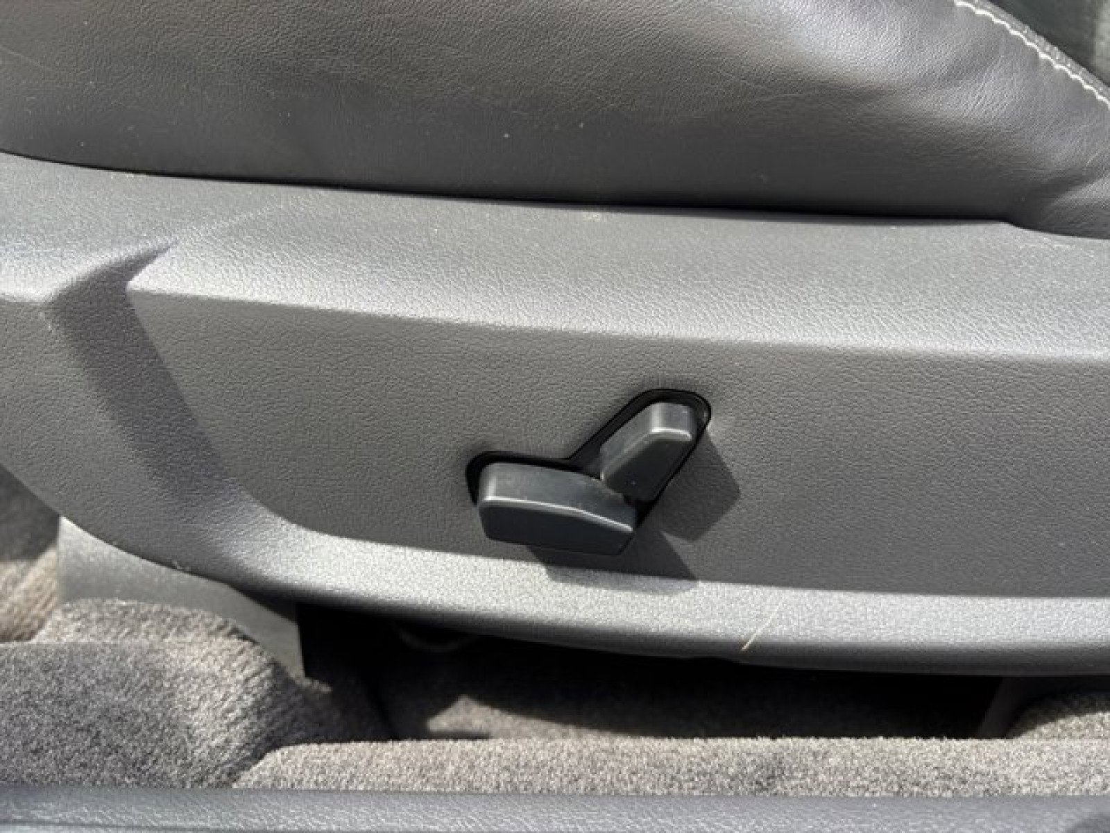 Used 2009 Dodge Challenger SRT8 image 12