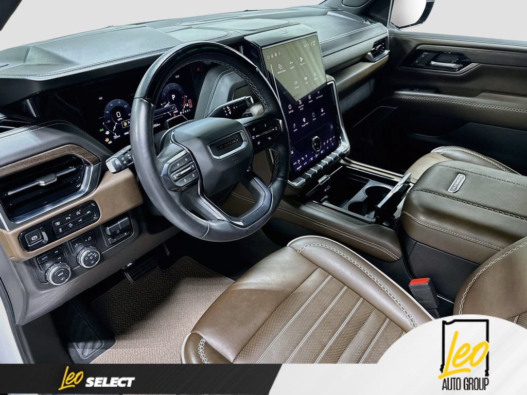 Used 2025 GMC Yukon Denali Ultimate AWD/4WD image 12