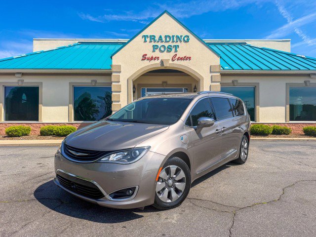 Used 2018 Chrysler Pacifica Limited w/ Advanced Safetytec Group FWD image 2