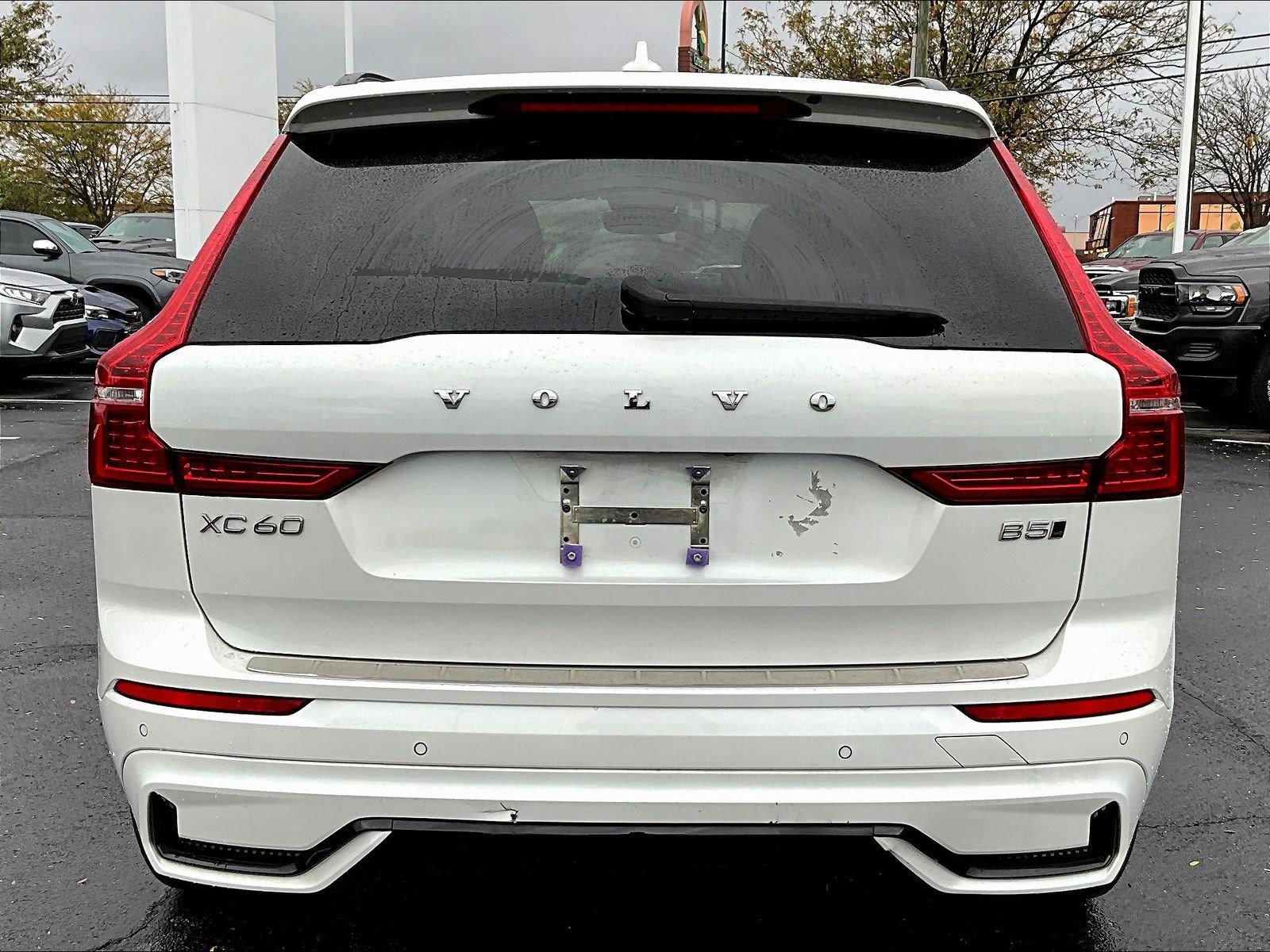 Used 2024 Volvo XC60 B5 Core w/ Protection Package Premier AWD/4WD image 5