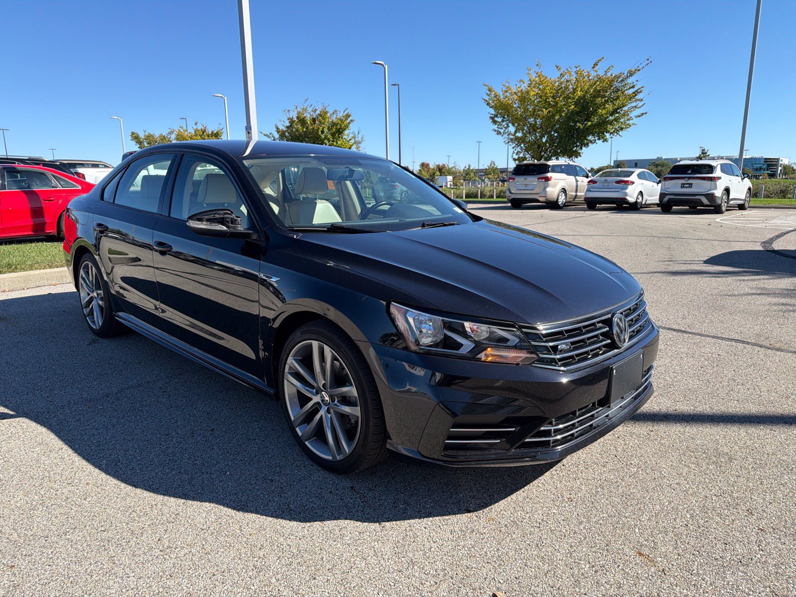 Used 2018 Volkswagen Passat 2.0T R-Line FWD image 3