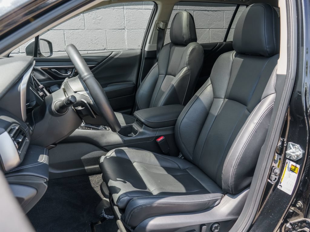 Used 2025 Subaru Outback Touring XT AWD/4WD image 4