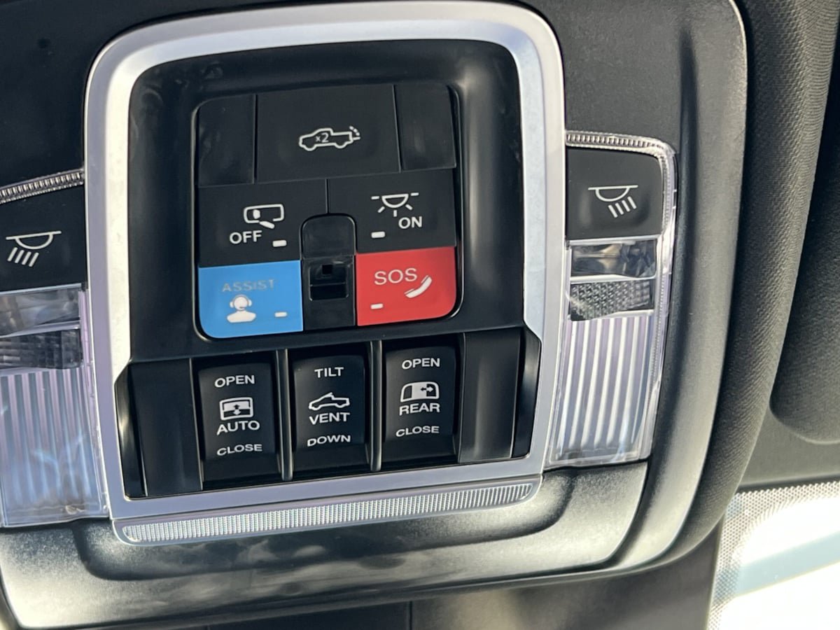 Used 2025 RAM 2500 Laramie AWD/4WD image 40