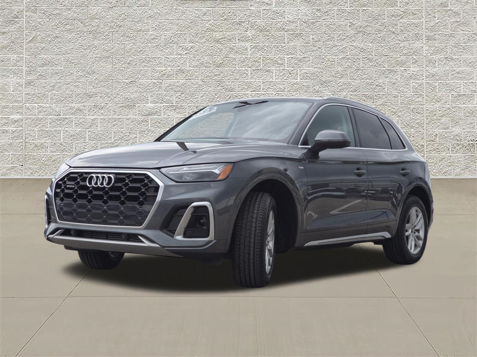 Certified 2023 Audi Q5 2.0T Premium w/ Convenience Package AWD/4WD image 3