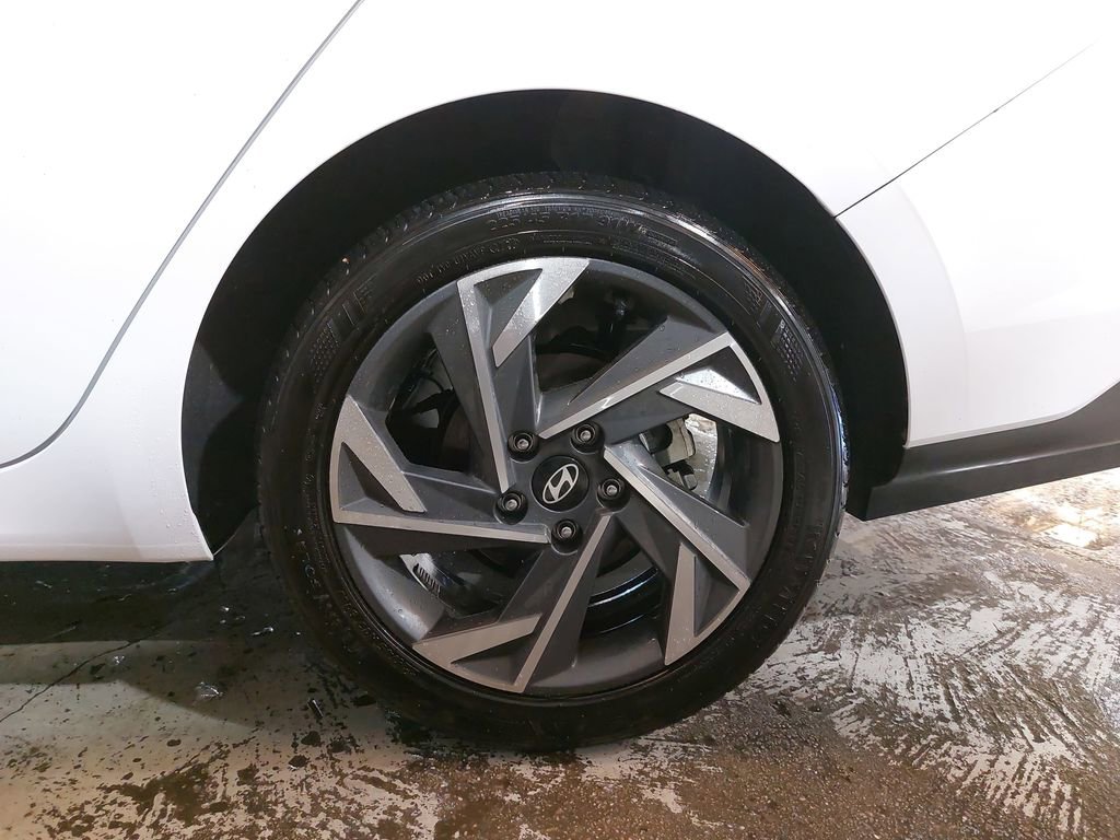 Certified 2025 Hyundai Elantra SEL image 35