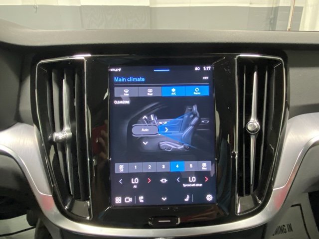 Certified 2025 Volvo S60 B5 Core image 23