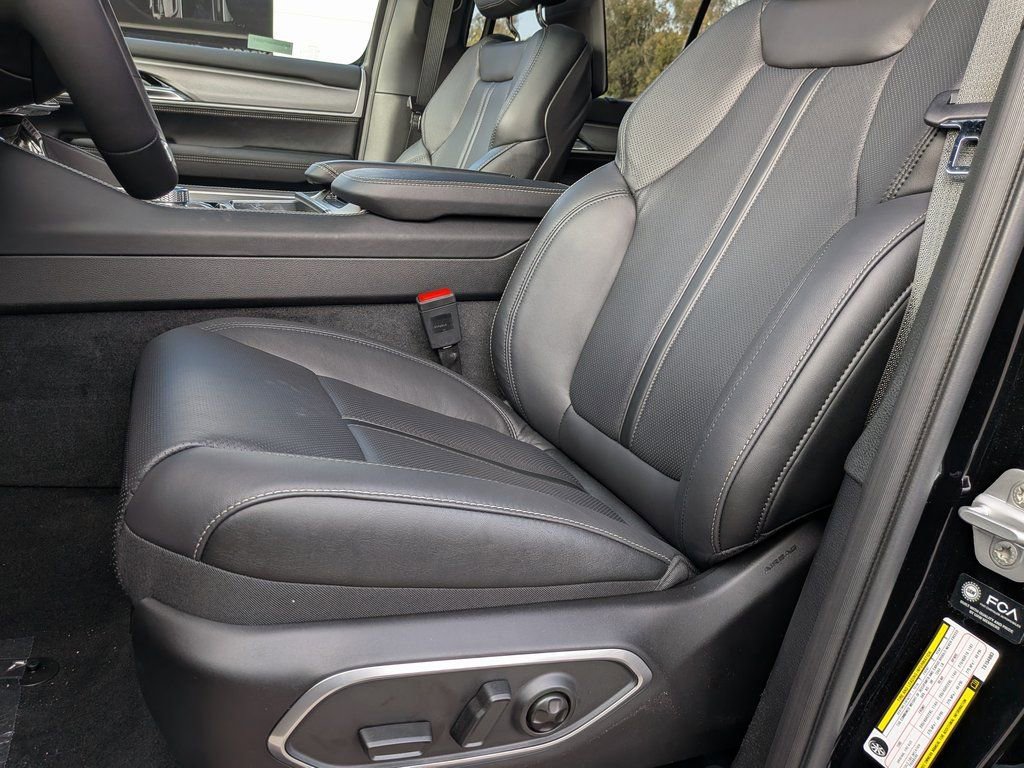 New 2026 Jeep Grand Wagoneer Limited image 12