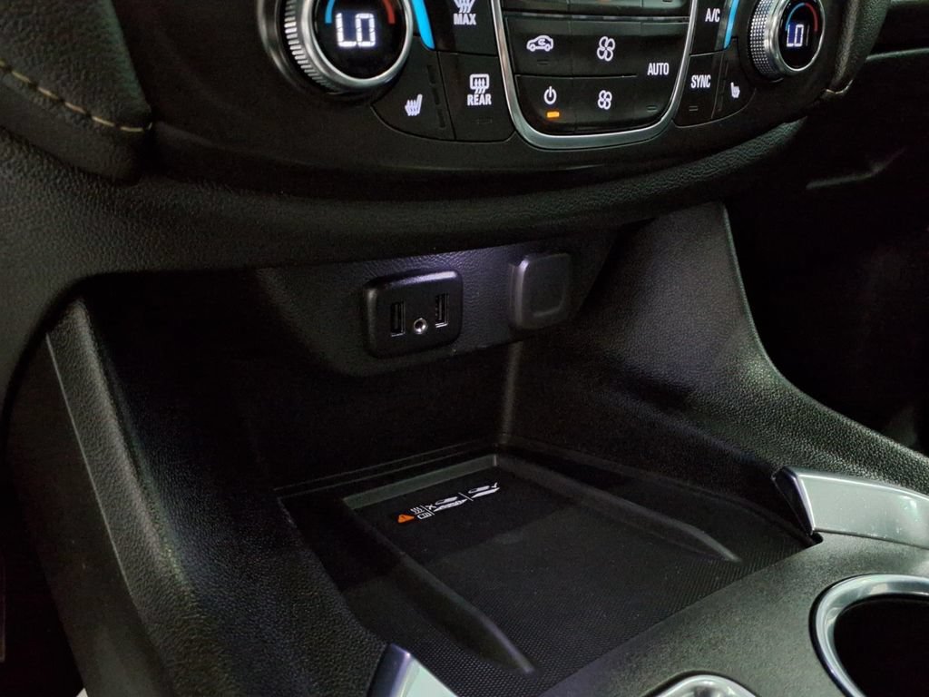 Used 2023 Chevrolet Traverse LT FWD image 9