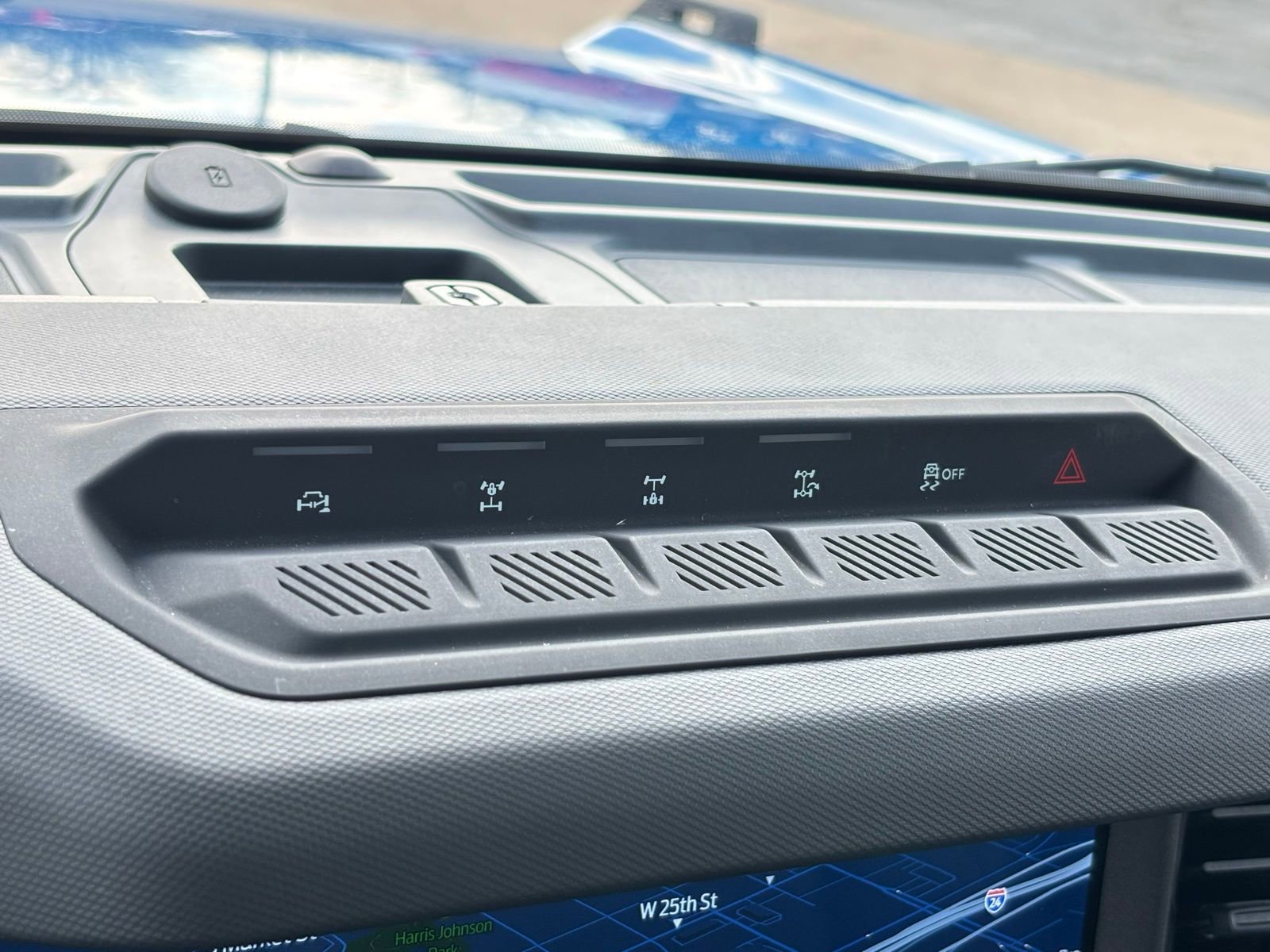 Used 2025 Ford Bronco Badlands image 19