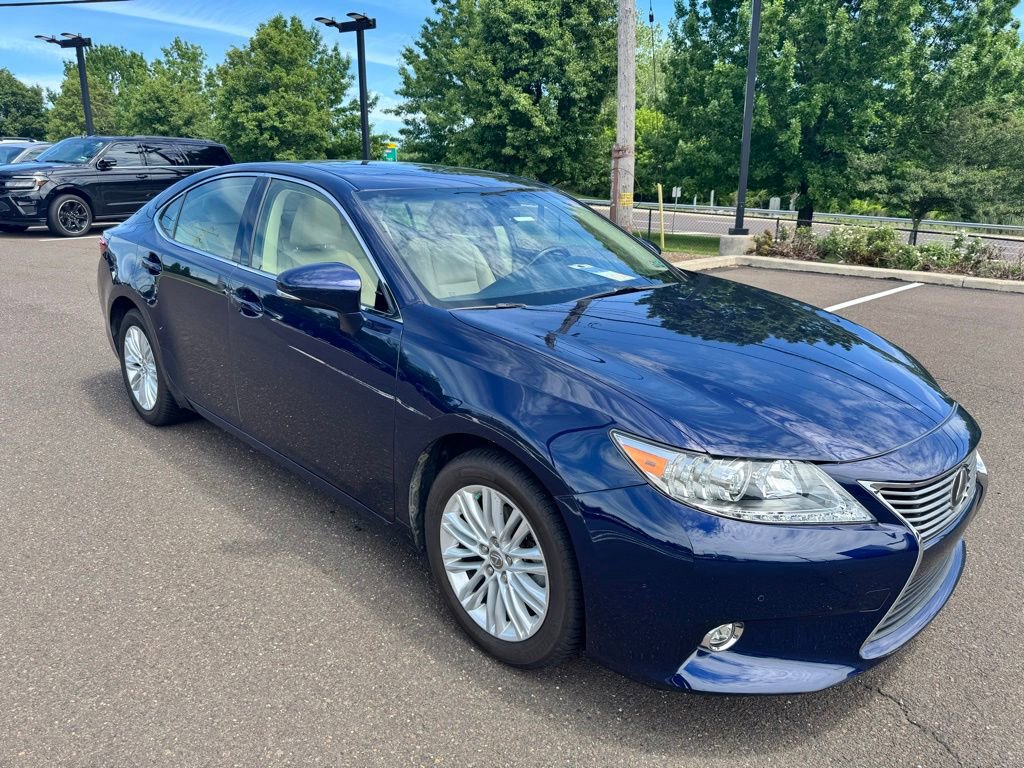 Used 2014 Lexus ES 350 w/ Luxury Package FWD image 4