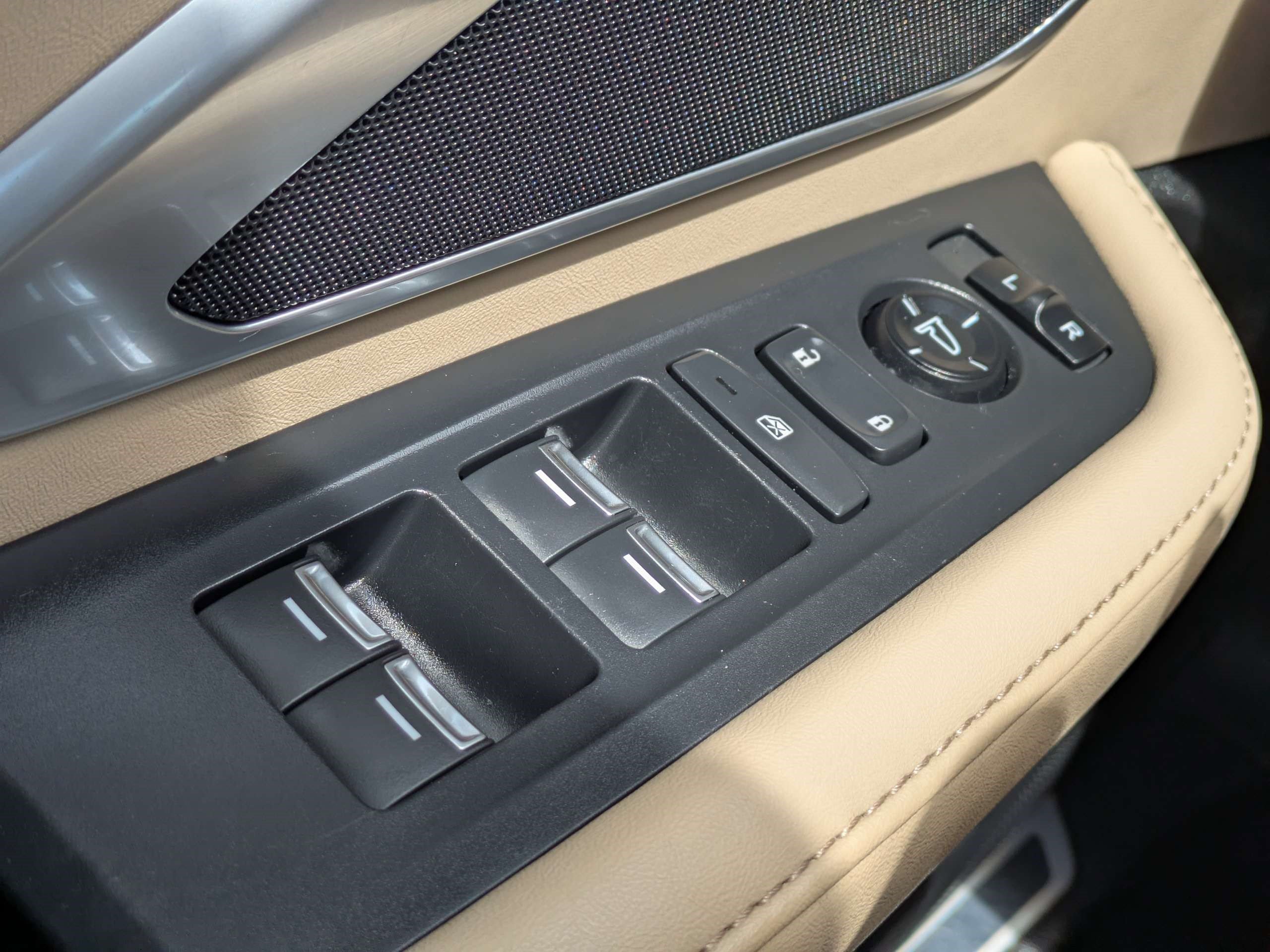 Used 2024 Acura RDX SH-AWD image 23