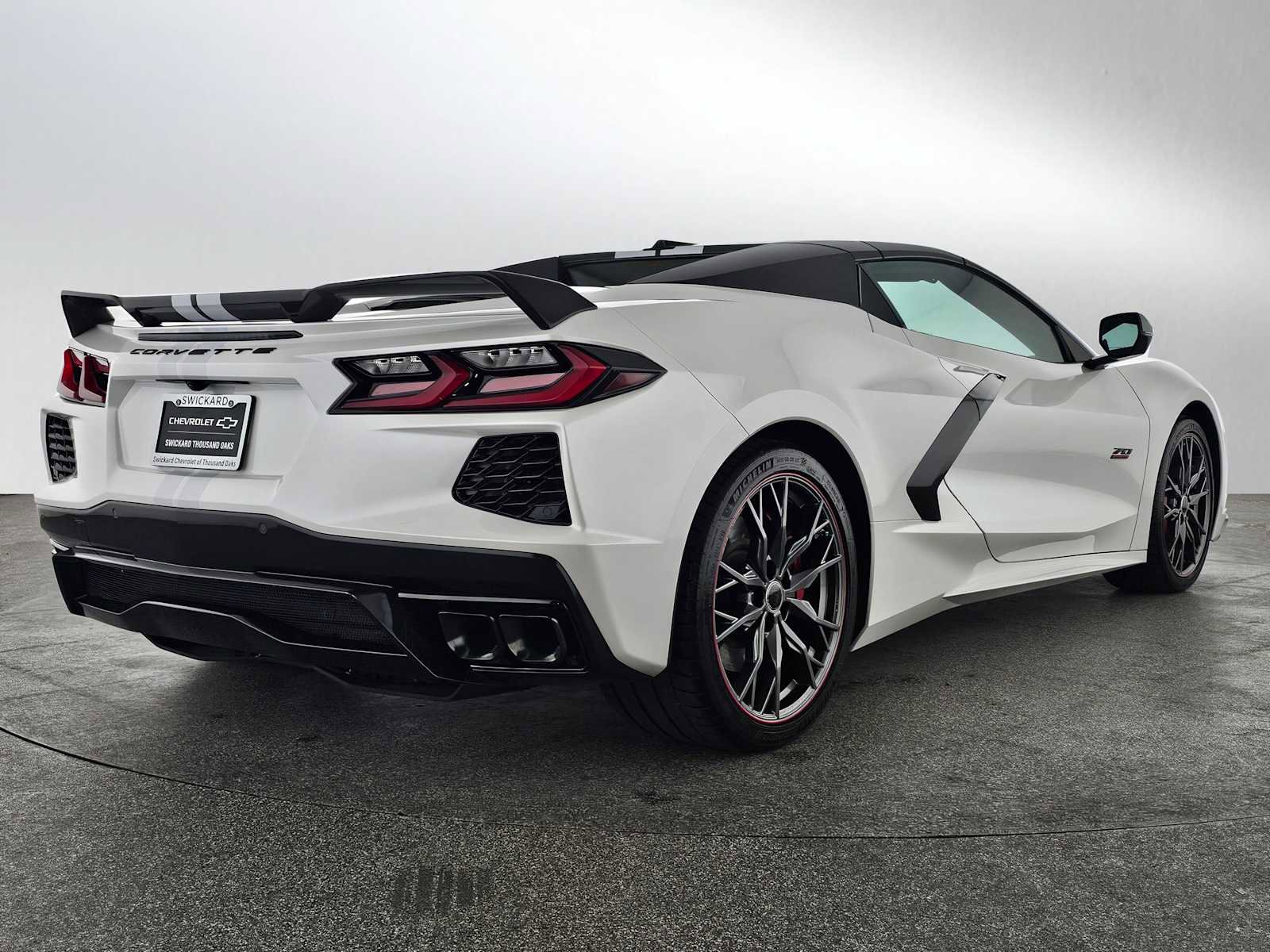 Used 2023 Chevrolet Corvette Stingray Premium Conv w/ Z51 Performance Package image 3