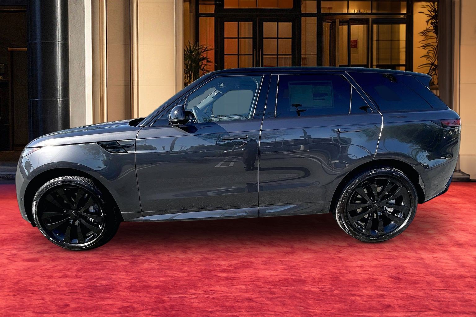 New 2027 Land Rover Range Rover Sport Dynamic SE AWD/4WD image 2